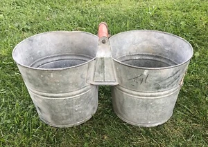 RARE ANTIQUE VINTAGE METAL DOUBLE BUCKET FARM TOOL #8 GALVANIZED RED WOOD HANDLE - Picture 1 of 7
