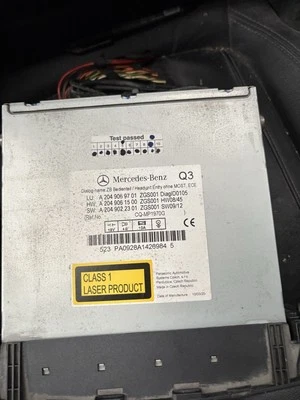 GENUINE MERCEDES-BENZ W204 STEREO CD PLAYER AUDIO SAT NAV UNIT A2049069701 - Image 1 of 4