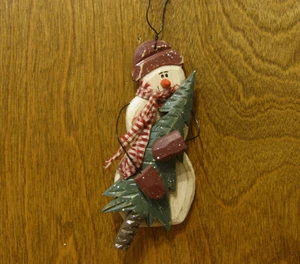 CHRISTMAS Wood ORNAMENT, SNOWMAN w/ TREE, #OWI40419F NEW From Retail Store - Picture 1 of 1