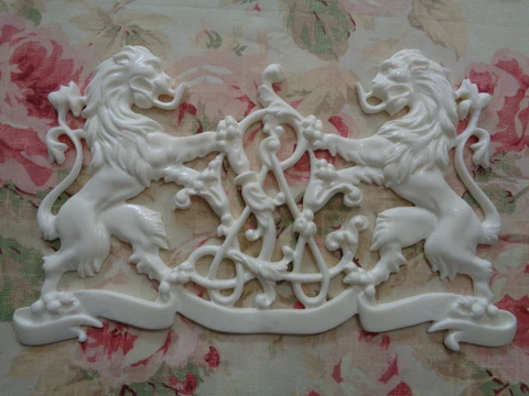 New! Superb Lion Rampant Scroll Center Architectural Furniture Applique Pediment Cover