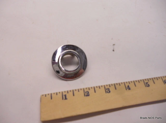 NOS MoPar 1968-1969 Plymouth Barracuda Cuda ADAPTADOR ANTENA CROMADA pn 2889926 Foto 1 de 1