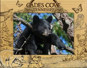 Marco de madera grabado láser Cades Cove Tennessee (5 x 7) - Imagen 1 de 2