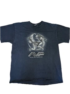Vintage 04 Aliens Vs Predator Who Ever Wins We Lose Movie Promo T-Shirt Size XL - Bild 1 von 5
