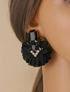 Elegante schwarze florale Stoff Statement Ohrringe mit Strass, kräftiger Ohrstecker Stil - Bild 1 von 5