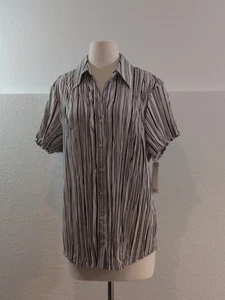 NEW East 5th Woman’s 2X Blouse Top Black White Pleated Button Up Stretch NWT - Picture 1 of 8