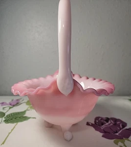 Cesta nupcial FENTON Rosalene ROSA acolchada diamante y patrón roscado años 70 - Imagen 1 de 14