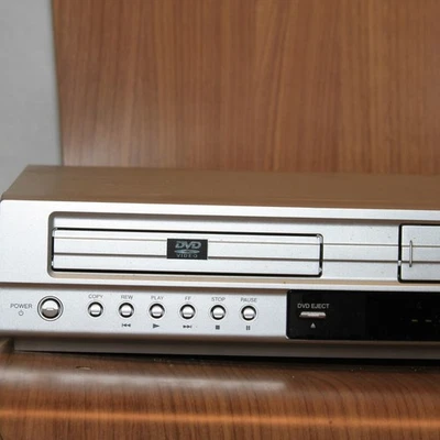 Go Video DVD VHS Combo Reproductor Grabadora VCR DV2140 Sin Control Remoto Probado Funciona Foto 1 de 4