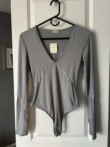 Free People Intimately NWT Victoria Gray Long Sleeve Ribbed Plunge Bodysuit Sz S - Picture 1 of 9