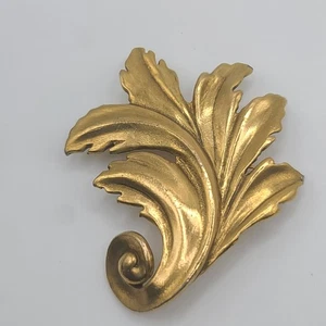 Vintage Museum Metropolitan Art Brooch MMA Leaf Gold Tone Signed - Picture 1 of 9