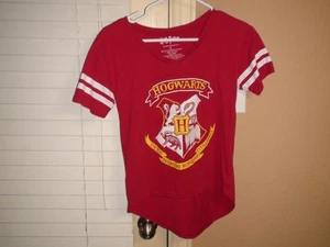 Harry Potter Hogwarts Red High-Low T-Shirt - Women's Medium 60/40 - Picture 1 of 3