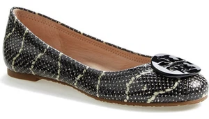 NUEVO EN CAJA TORY BURCH Reva Mojave Estampado Cuero Logo Ballet Plano Talla 9 Negro/Marfil NUEVO - Imagen 1 de 12