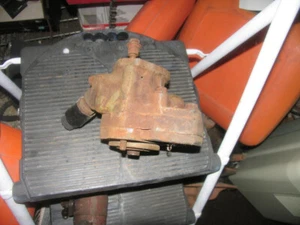 John Deere Tractor Live Hydraulic Pump John Deere A B G D 50 60 70 - Picture 1 of 4