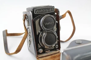 Yashica 44 Vintage 127mm Twin Lens Camera Working w/ 60mm F/3.5 Lenses - Picture 1 of 5