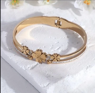 Women's Clover Bracelet Bangle 🍀 - Image 1 of 4