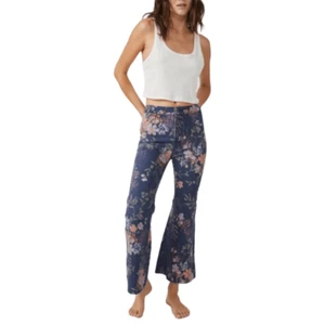 We The Free x Free People Youthquake Navy Floral Cropped Flare Jeans Size 27 - Picture 1 of 9