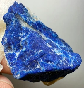 Cristal de lazurita bien terminado de 126 quilates en matriz de Badakhshan Afganistán - Imagen 1 de 7