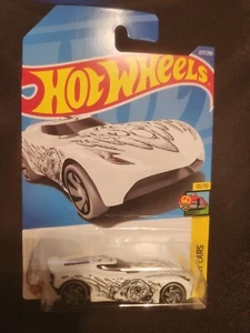 2022 HOT WHEELS #227 - Velocita (White #10 HW Art Cars - Long Card) New - Bild 1 von 2