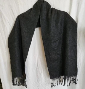 Guy Laroche Pure Cashmere scarf - Picture 1 of 5