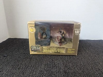 Forces of Valor 1:32 die cast U.S. Marines Baghdad 2003 Corporal Rodriguez A9 - Image 1 of 4