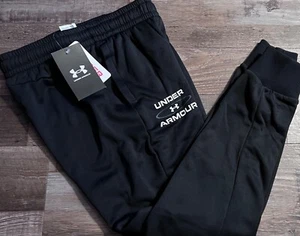 NWT Under Armour Boys YMD Black/White Armour Fleece Jogger Pants Medium - Picture 1 of 2