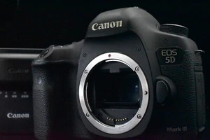 Canon EOS 5D Mark III Digitale Vollformatkamera DSLR Body [NEUWERTIG - SC6120... - Bild 1 von 24
