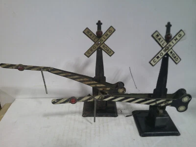 2 VINTAGE MARX O SCALE TIN CROSSING GATE NEED REPAIR - Image 1 of 3