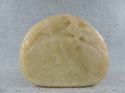 Tinta antigua china de jade natural tallada a mano con patrón de dragón Foto 1 de 4