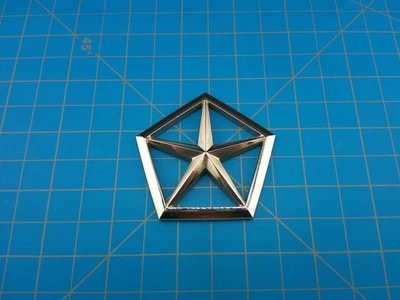 Insignia emblema Chrysler Pentastar OEM 4422930 Mopar genuino clásico vintage logotipo Foto 1 de 4