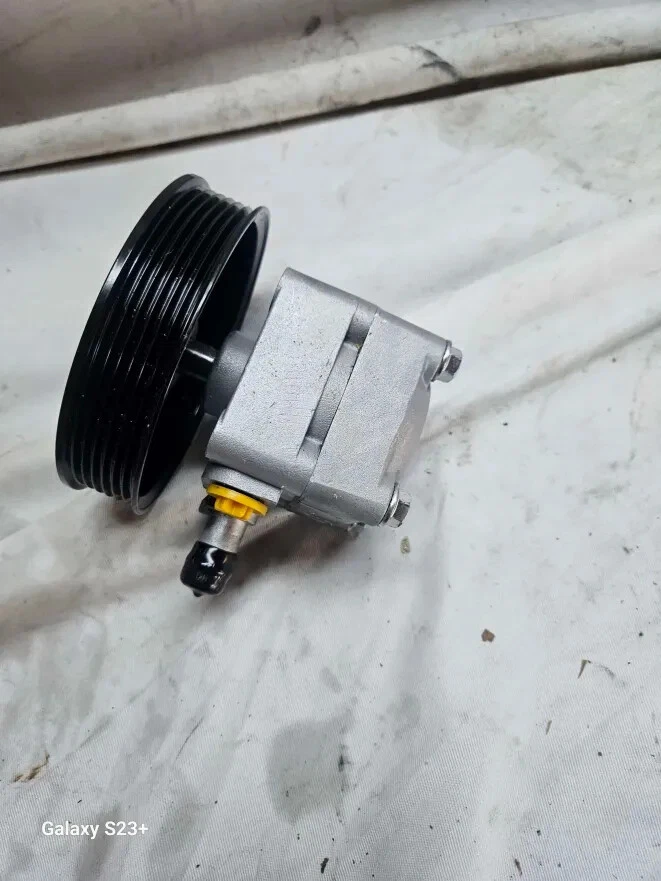 Bomba de dirección asistida con polea para 1999-2004 Volvo S60 C70 V70 XC70 S80 S70 Foto 1 de 4