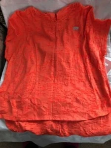 Marika kurzärmliges Oberteil mit Kapuze KOSTENLOSER VERSAND - Bild 1 von 2