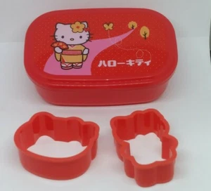 Hello Kitty Red Sushi/Snack Contenedor plástico caja de almacenamiento de sushi con cortadores de galletas - Imagen 1 de 7