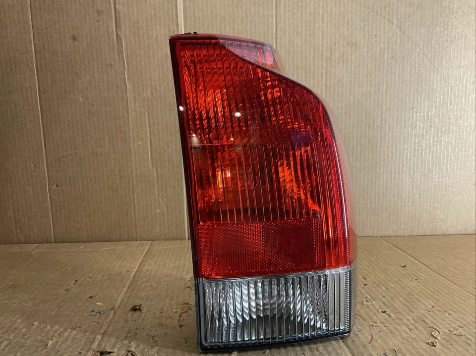 Luz trasera del lado del pasajero para Volvo V70 2001-2004 con bombillas Foto 1 de 4