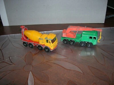 CAMIONES DE JUGUETE DE COLECCIÓN CONSTRUCCIÓN MEZCLADORA GRÚA TROQUELADA CAJA DE CERILLAS LESNEY INGLATERRA Foto 1 de 4