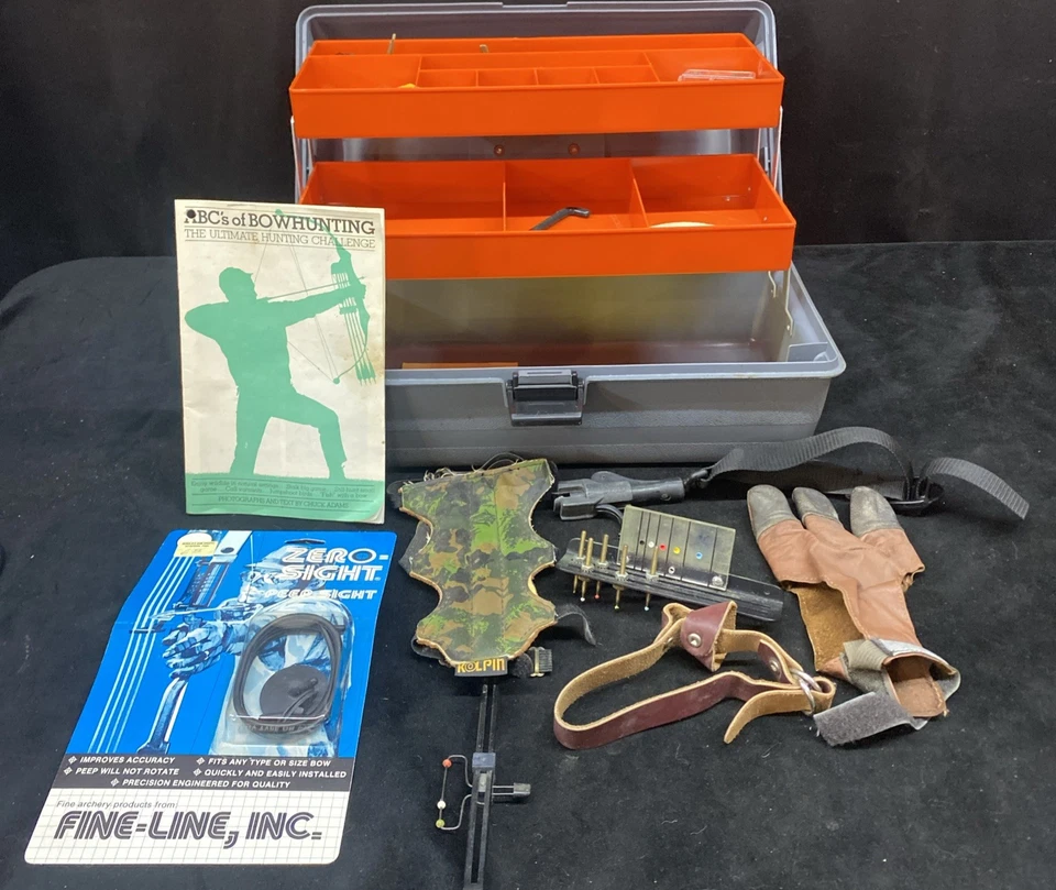 Caja de herramientas Flambeau 17095 con accesorios de tiro con arco en el interior  Foto 1 de 4