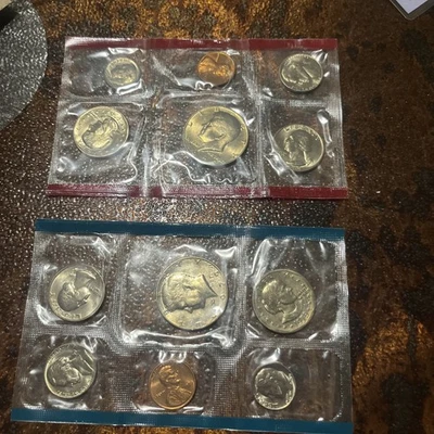 Vintage 1979 US Mint Set w/Envelope 2 SBA CuNi Clad $1's P&D - Image 1 of 2