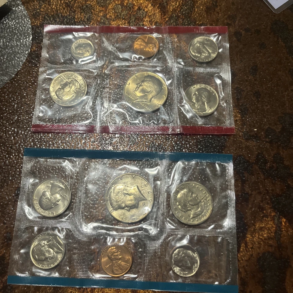 Vintage 1979 US Mint Set w/Envelope 2 SBA CuNi Clad $1's P&D - Image 1 of 2