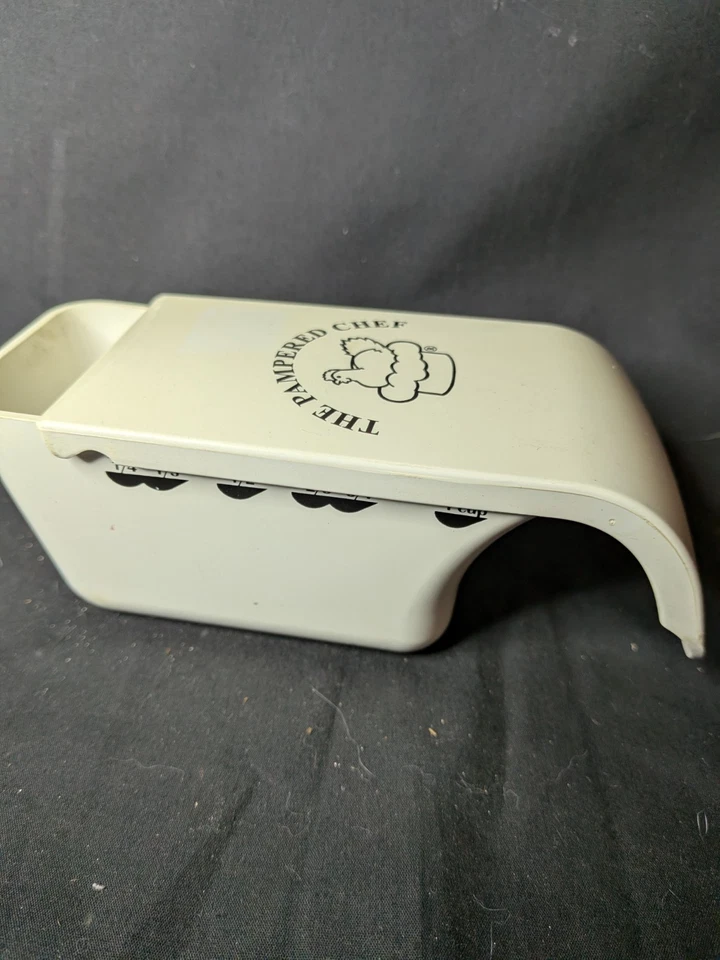 The Pampered Chef Adjustable Sliding Dry Measuring Cup 1/4 - 1 Cup 50 - 250 mL - Image 1 of 1