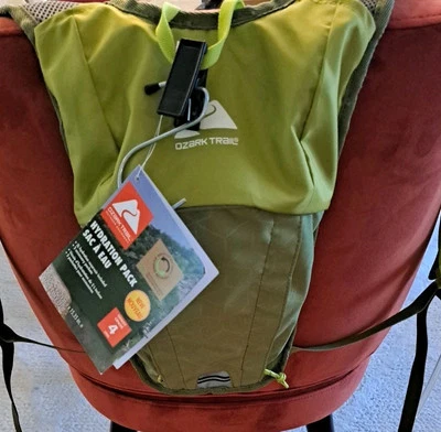 OZARK TRAIL Hydration Backpack HP-275-4L Green NEW - Image 1 of 4