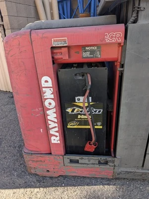 Raymond 550-OPC30TT 24V 3000 Lb. Electric Order Picker Forklift 210" Lift - Image 1 of 4