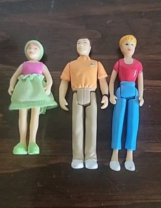 Fisher Price Sweet Streets Hotel Familia Figuras Papá Mamá Niña Familia Amorosa 2001 - Imagen 1 de 2