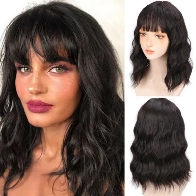 Pelucas cortas onduladas naturales negras Bob peluca rizada con flequillo fiesta diaria Foto 1 de 4