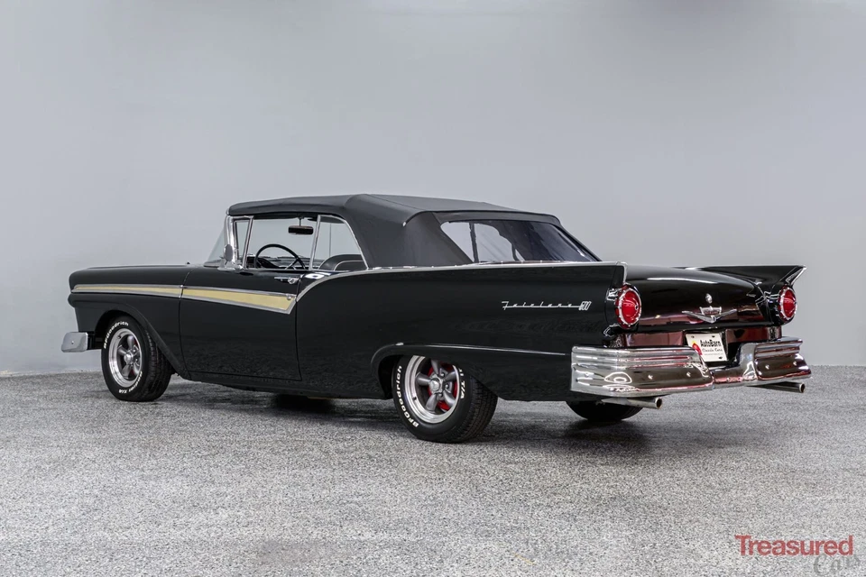 1957-1958 Ford Fairlane Sunliner Convertible Top Plastic Window & Pads, Black - Image 1 of 1