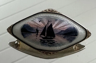Spilla smaltata argento sterling Hjortdahl barca a vela norvegese norvegese v... - Immagine 1 di 4
