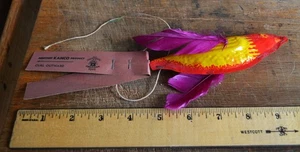 1940er Jahre neu aus altem Lagerbestand fliegender Vogel am Stock Kanco American Toys Karneval rot gelb lila - Bild 1 von 4