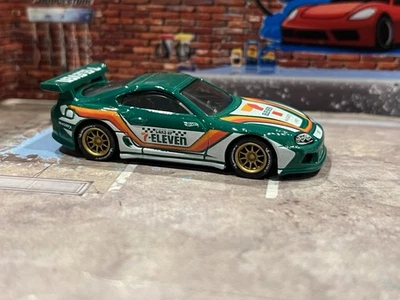 Rueda exclusiva intercambiada Hot Wheels Silver Series 7-Eleven Toyota Supra 7/11 Foto 1 de 4