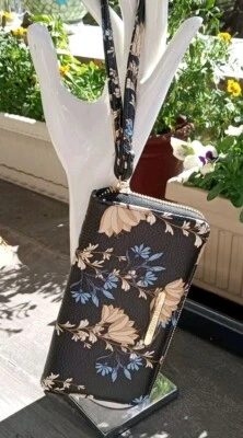 Muñequera/cartera floral Steve Madden negra con azul, beige y blanca Foto 1 de 4