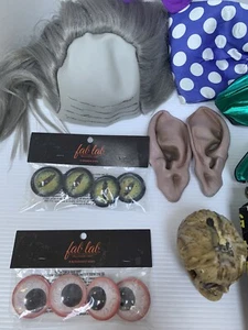 Halloween varie decorazioni e parti costume mantello nero, scarpe verdi, occhi, parti varie - Foto 1 di 8