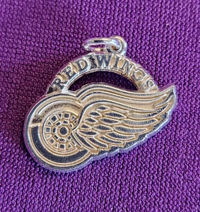 Detroit Red Wings Ice Hockey NHL 925 sterling silver .925 pendant Retail is $29. - Picture 1 of 3