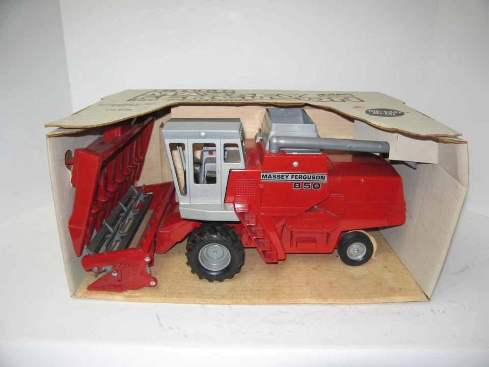 1/20 MASSEY FERGUSON MODEL 850 COMBINE w/BOTH HEADS NIB 1985 vintage - Image 1 of 4