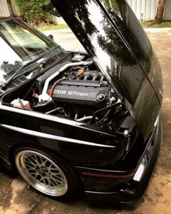 Barra de puntal torre delantera Ultra Racing para BMW Serie 3 E30 320i 2.0 2x2 1982-1994 - Imagen 1 de 3